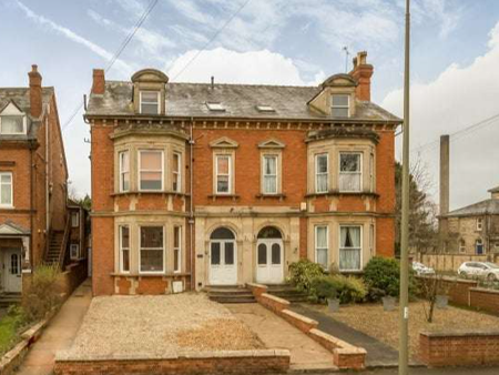 OX Living is proud to present this high-quality 12-bedroom co-living property, perfect for working professionals looking for stylish, stress-free living. Room 11 - Photo 2