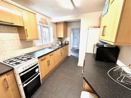 House share to rent - Photo 2
