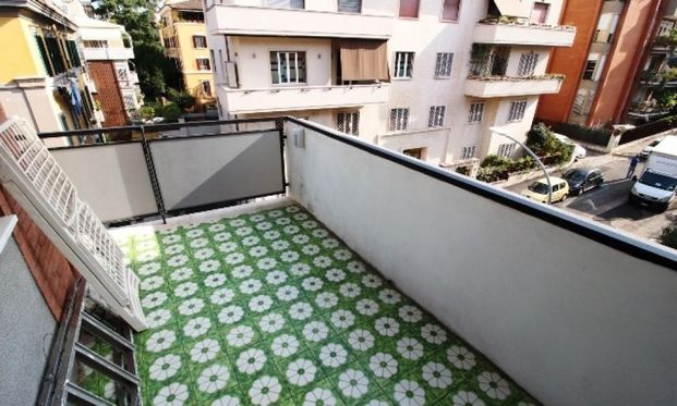 Aventino-S.Saba: Brand new 3 Bedroom, 3 bath, spacious triple living-dining room, modern kitchen, large balconies. Air conditioning, alarm, lots of natural light, located on quiet tree lined street walking distance to all services, metro, FAO. Ref 2057 - Photo 1