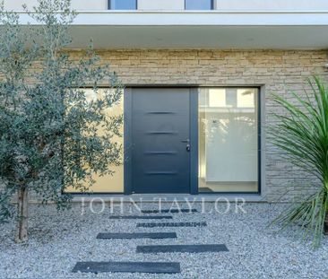 Maison à louer Mougins, Cote d'Azur, France8 000 EUR / Mois - Photo 2