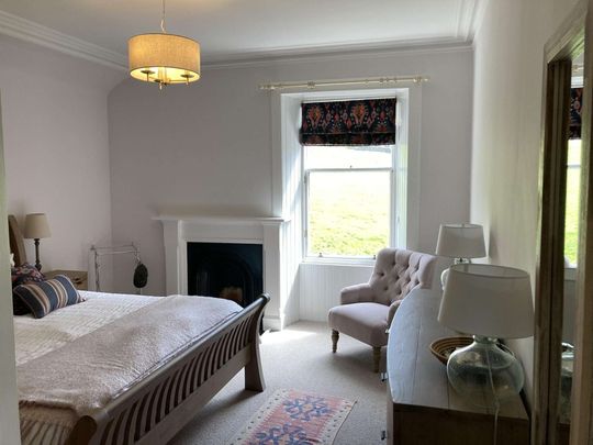 A beautifully presented upper flat in a converted traditional villa in the ever popular Perthshire town of Crieff. Ivy Knoll boasts impressive views across the - Photo 1