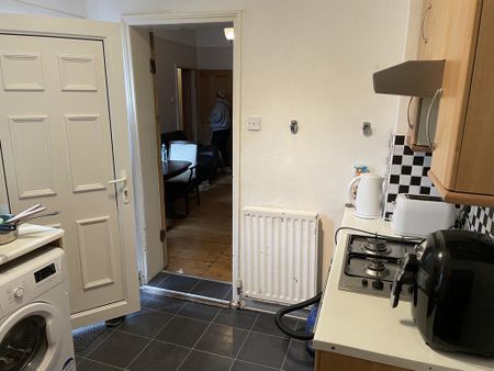 2 bedroom flat to rent - Photo 4