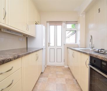 Newton Drive, Wakefield - Photo 1