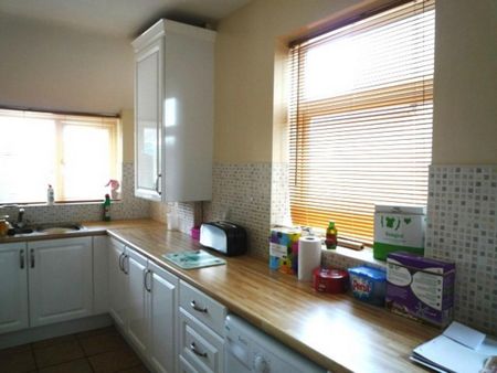 4 bedroom detached house to rent - Photo 3