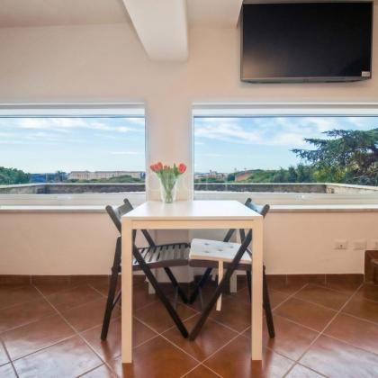 Attico-Colosseo: Beautiful, new Studio with panoramic terrace. Quiet, silent, safe, elevator, new kitchen & bath. Ref 1183 - Photo 1