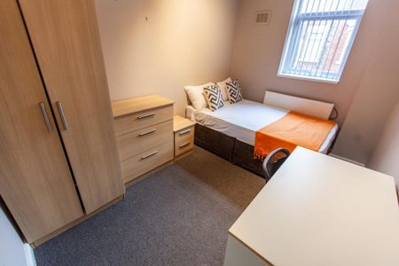 4 bedroom terraced house to rent - Photo 4