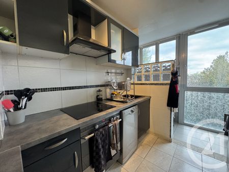 Location Appartement 3 pièces 57m² LA VALENTINE 11ème - Photo 5