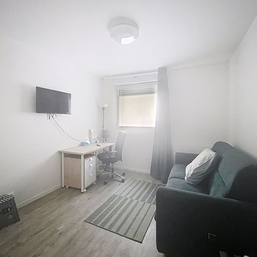 Appartement Courbevoie 1 pièce(s) 18.17 m2 - Photo 1