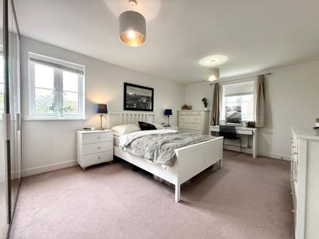 4 bedroom detached house to rent - Photo 4