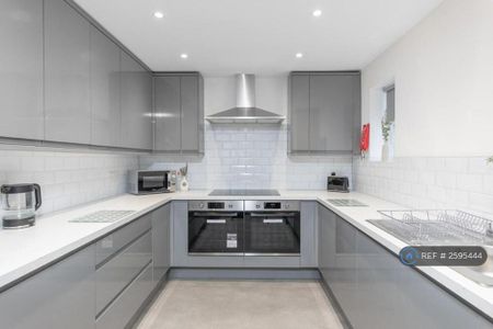 1 bedroom in a house share to rent - Photo 4