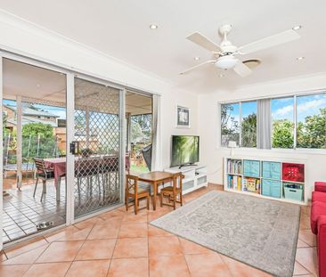 Beautifully Renovated Family Home with spacious garden - Photo 2