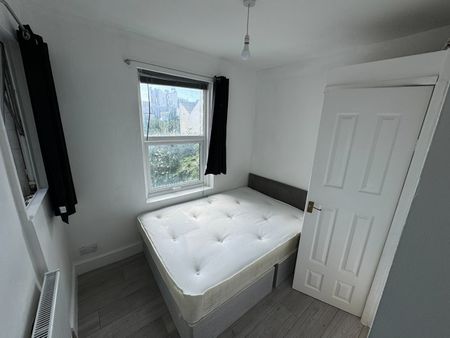 2 Bed Flat, Montpelier Road, BN1 - Photo 3