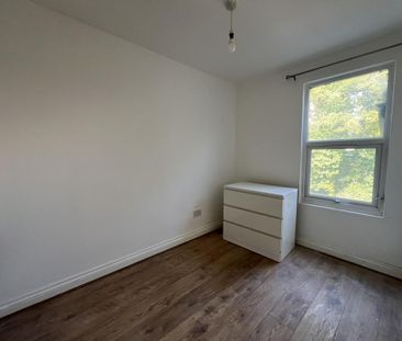 3 bedroom flat to rent - Photo 4
