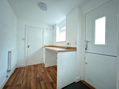 2 bedroom semi-detached house to rent - Photo 3