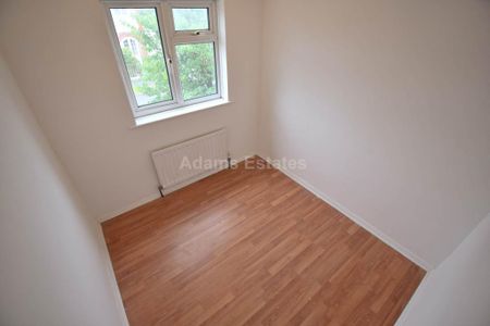 4 bedroom semi-detached house to rent - Photo 5