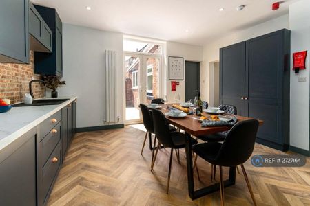 1 bedroom in a house share to rent - Photo 2