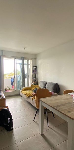 Location Appartement 3 pièces 58m² LA POSSESSION 97419 - Photo 1