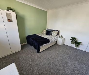 1 bedroom in a house share to rent - Photo 5