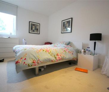 3 bedroom flat to rent - Photo 4