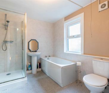 4 bedroom terraced house to rent - Photo 3