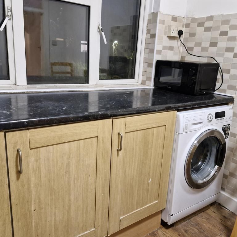 3 bedroom flat to rent - Photo 1