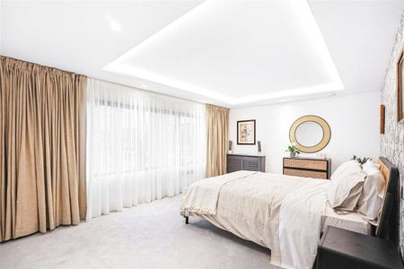 A beautifully presented three bedroom apartment with terrace. - Photo 3