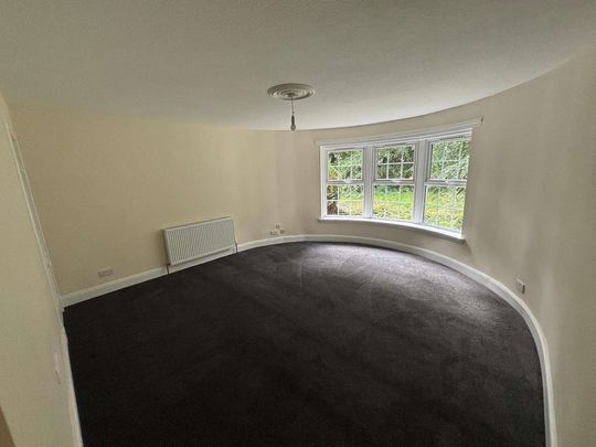 Freshly decorated 3 bedroom semi detached bungalow in the conservation village of Coaltown of Wemyss. The property is situated in close proximity to the town o - Photo 1