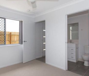 2/35 Awoonga Crescent, Morayfield QLD 4506 - House For Rent | Domain - Photo 3