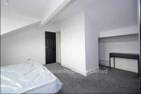 2 Bedroom Properties in Hyde Park - Photo 2