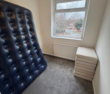 1 bedroom in a house share to rent - Photo 2