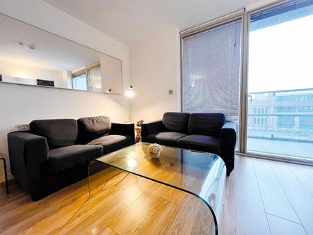 2 bedroom Flat To Let - Photo 3