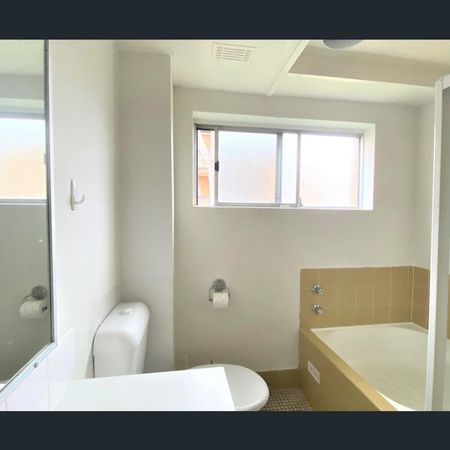 Lovely Unit with Air Conditioning! - Photo 3