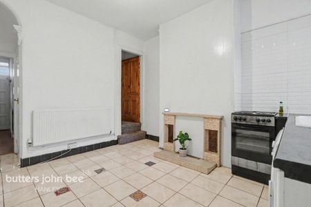2 bedroom terraced house to rent - Photo 4