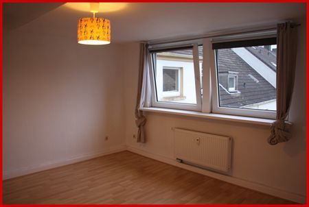 Schöne 3-Raumwohnung für 3 Personen! 83 QM Wfl. im DG mit Balkon in Essen, Lübecker Straße. - Photo 2