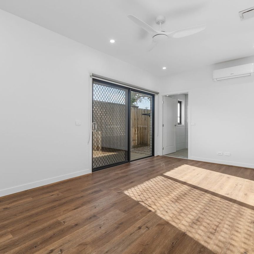 Modern 1-Bedroom ground floor Room with ensuite for Rent - Photo 1