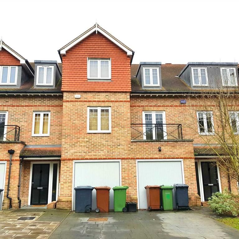 4 bedroom townhouse to rent - Photo 1