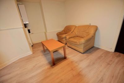 2 bedroom Flat in Flat 1, Leeds - Photo 5
