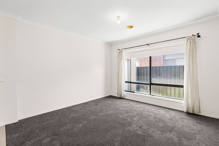 7 Torbreck Avenue, South Morang VIC 3752 - House For Rent | Domain - Photo 2