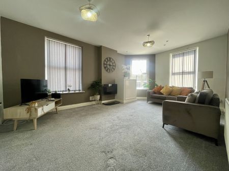 Southgate, Elland - Photo 4