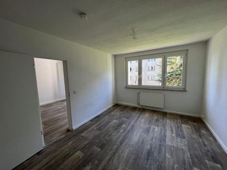 Einziehen & Wohlfühlen: schöne 2- Raumwohnung mit Balkon im EG - Photo 2