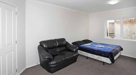 Family home in Tuakau - Photo 2