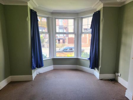 4 bedroom semi-detached house to rent - Photo 3