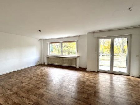 Großzügige Erdgeschosswohnung mit Balkon in Bredeney! - Photo 2
