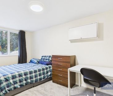 5 bedroom House To Let - Photo 4