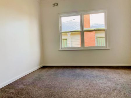 2 Bed, 1 Bath - Photo 4