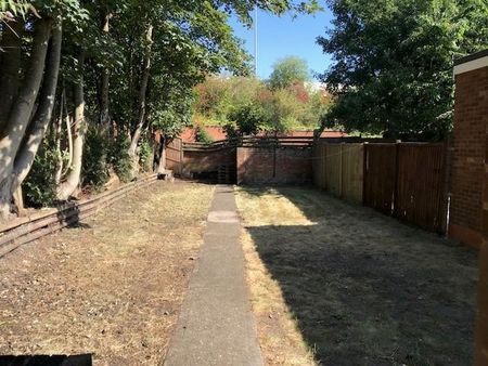 2 bedroom end of terrace house to rent - Photo 2