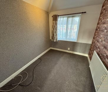 4 bedroom semi-detached house to rent - Photo 5