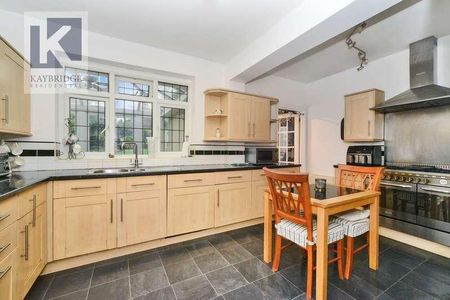 Amberley Gardens, Epsom, KT19 - Photo 3