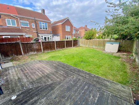 2 bedroom semi-detached house to rent - Photo 4