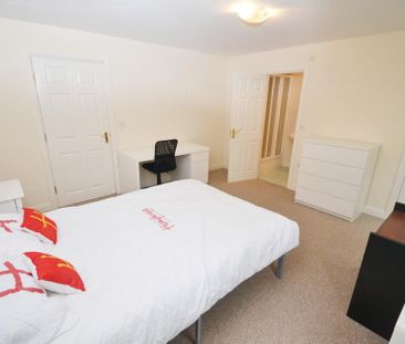 4 bedroom semi-detached house to rent - Photo 6